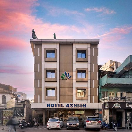Hotel Ashish Ahmedabad Buitenkant foto