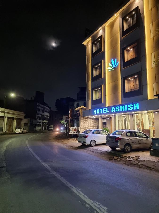 Hotel Ashish Ahmedabad Buitenkant foto