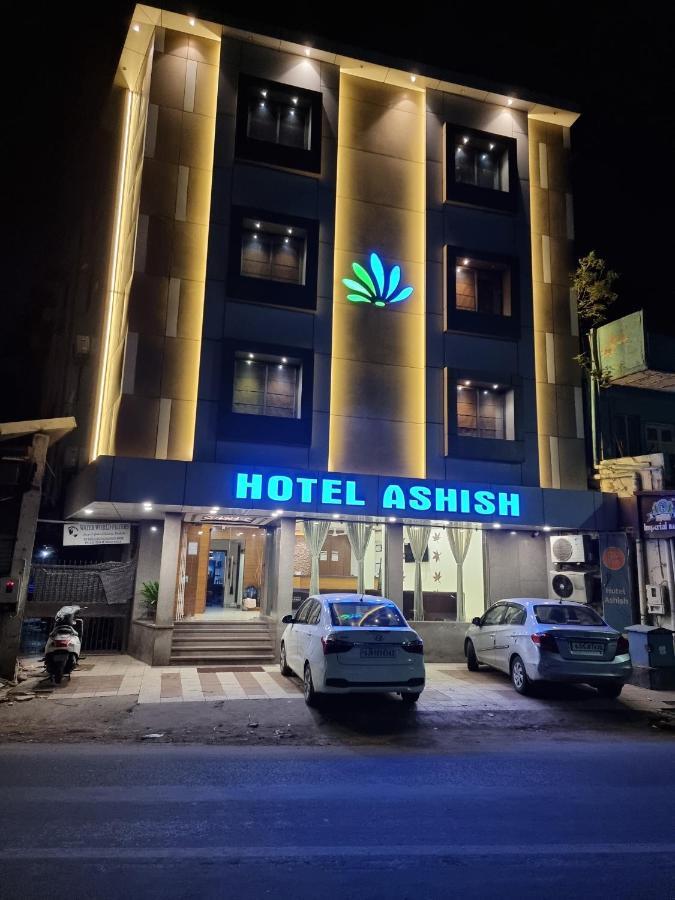 Hotel Ashish Ahmedabad Buitenkant foto