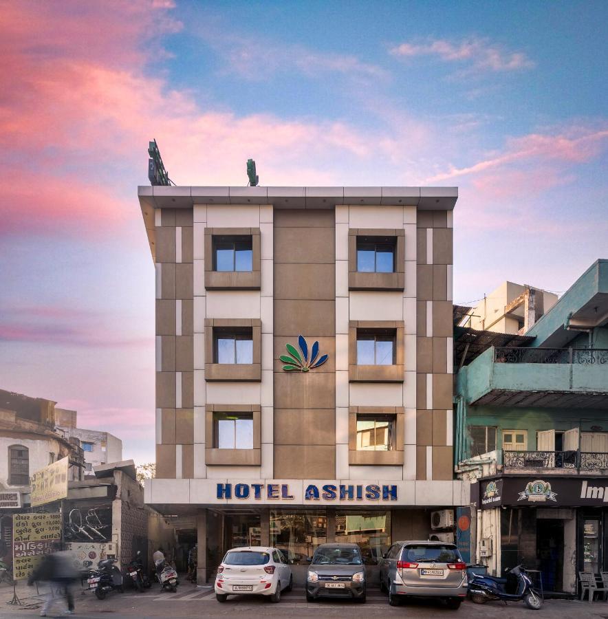 Hotel Ashish Ahmedabad Buitenkant foto