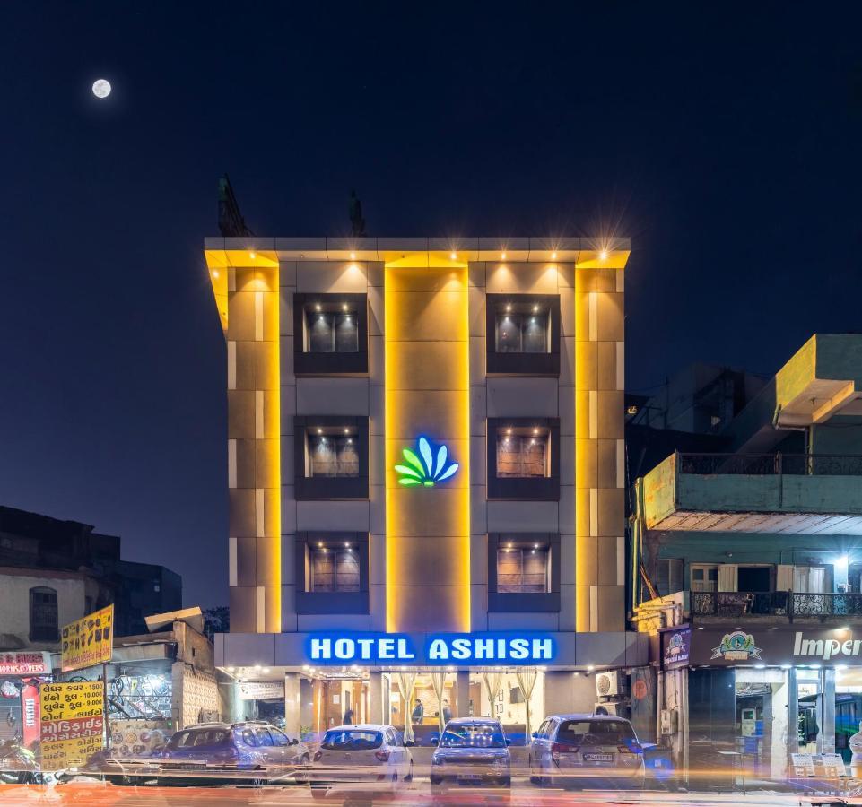 Hotel Ashish Ahmedabad Buitenkant foto