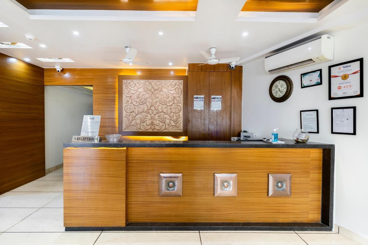 Hotel Ashish Ahmedabad Buitenkant foto