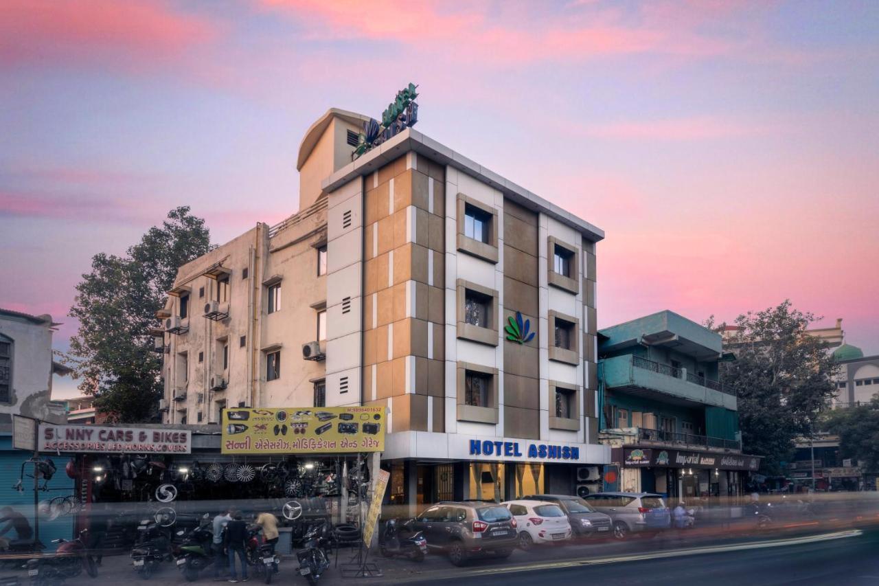 Hotel Ashish Ahmedabad Buitenkant foto