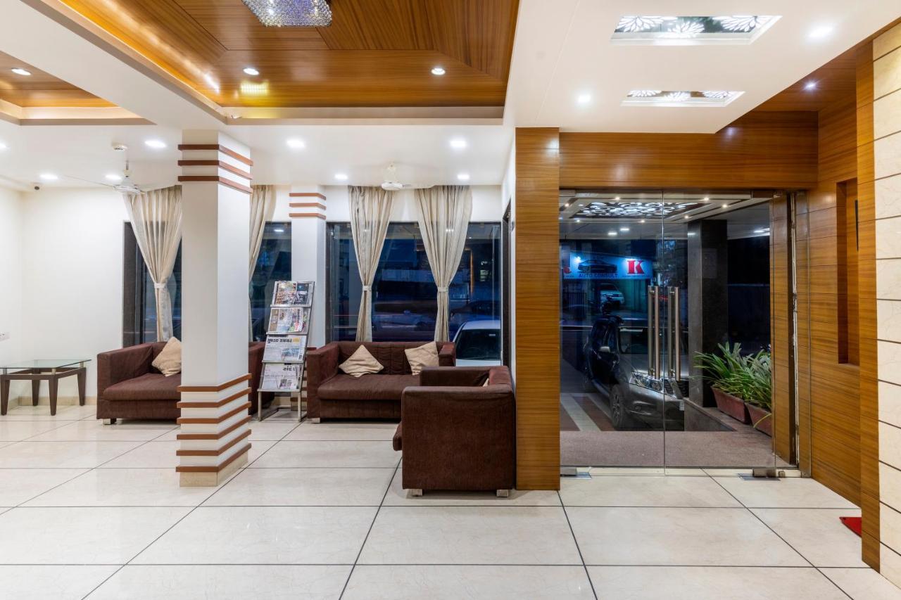 Hotel Ashish Ahmedabad Buitenkant foto