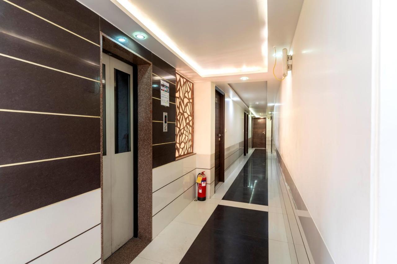 Hotel Ashish Ahmedabad Buitenkant foto