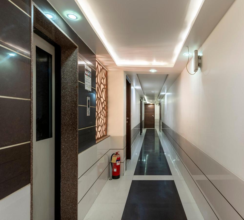 Hotel Ashish Ahmedabad Buitenkant foto