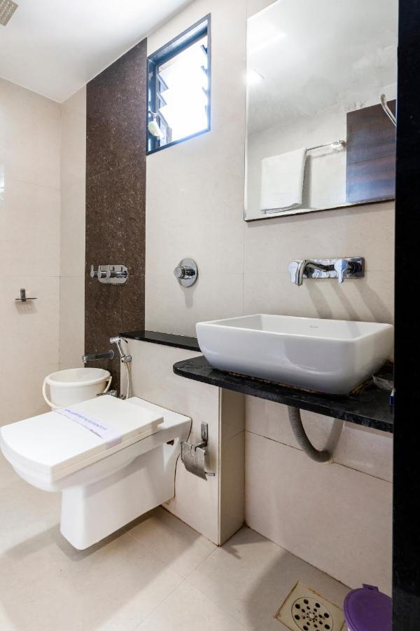 Hotel Ashish Ahmedabad Buitenkant foto