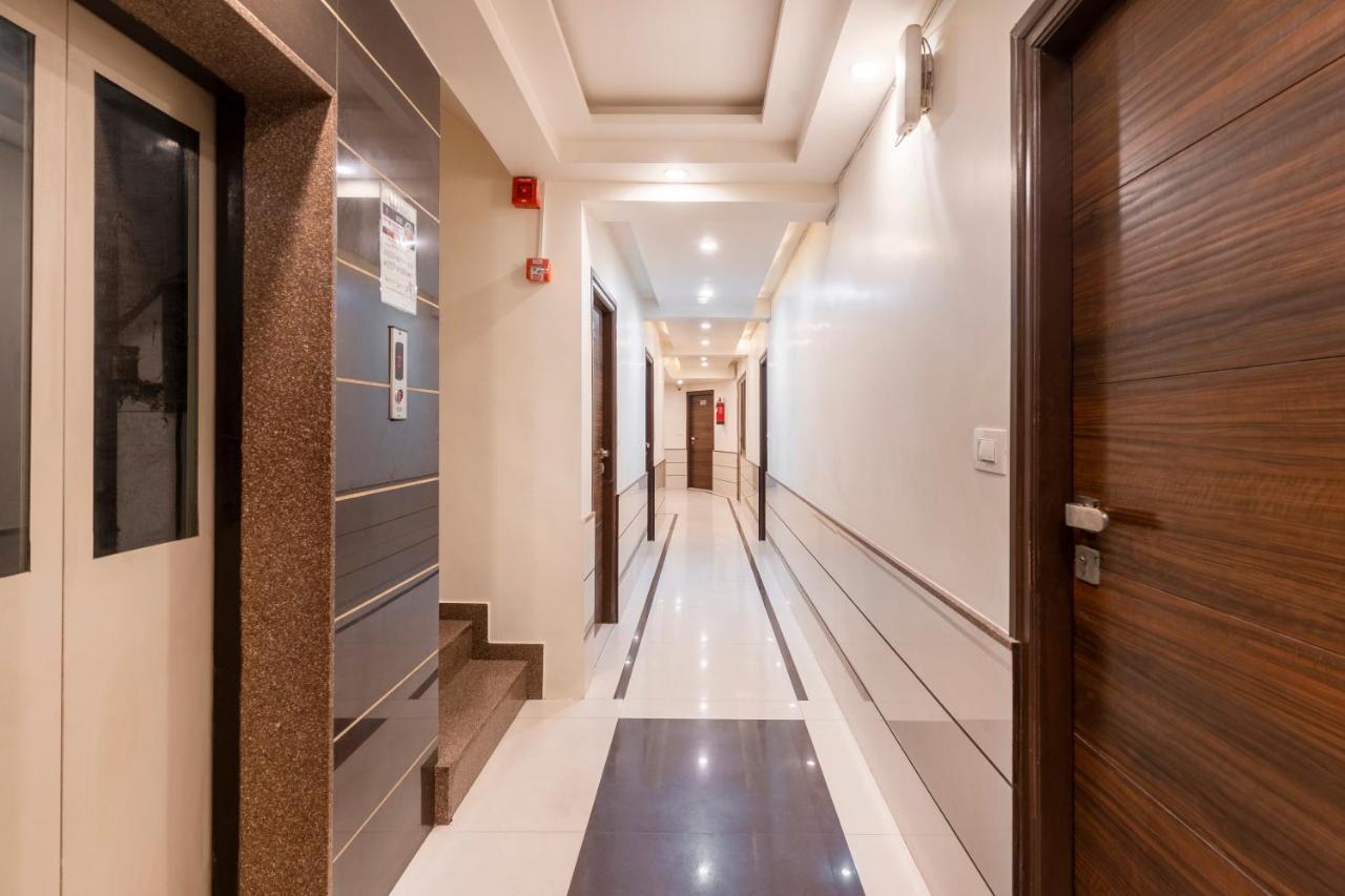Hotel Ashish Ahmedabad Buitenkant foto