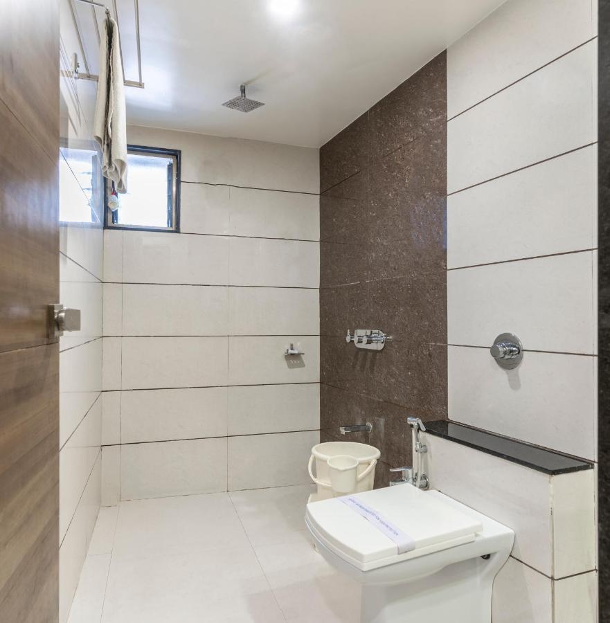 Hotel Ashish Ahmedabad Buitenkant foto