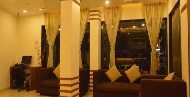 Hotel Ashish Ahmedabad Buitenkant foto