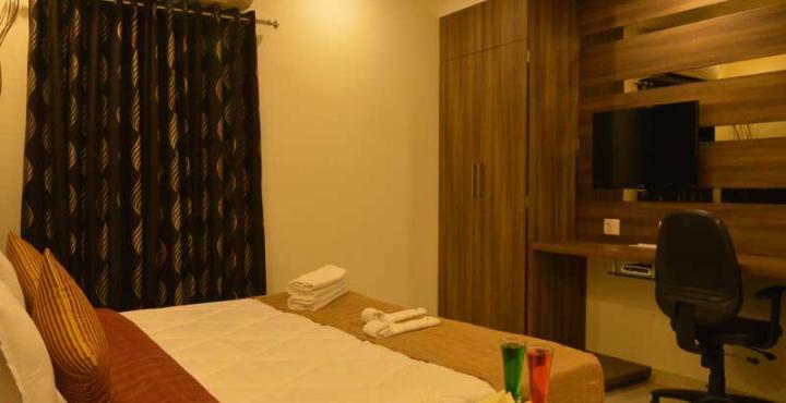 Hotel Ashish Ahmedabad Buitenkant foto