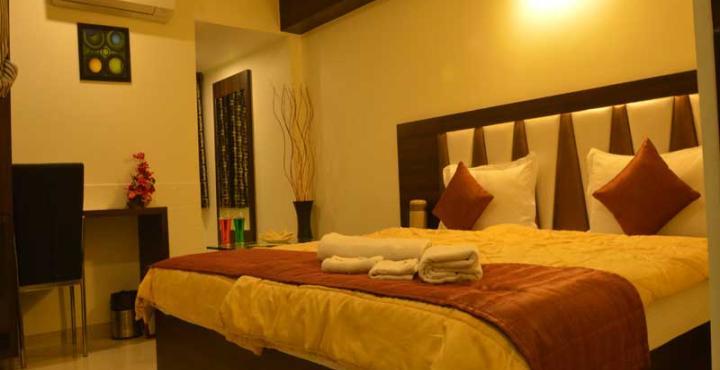 Hotel Ashish Ahmedabad Buitenkant foto