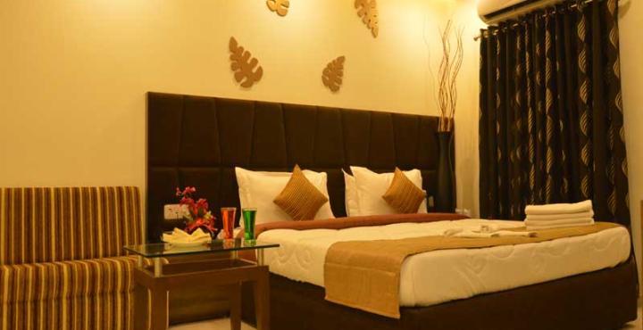 Hotel Ashish Ahmedabad Buitenkant foto