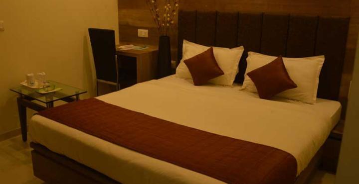 Hotel Ashish Ahmedabad Buitenkant foto