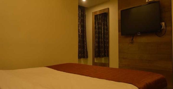 Hotel Ashish Ahmedabad Buitenkant foto