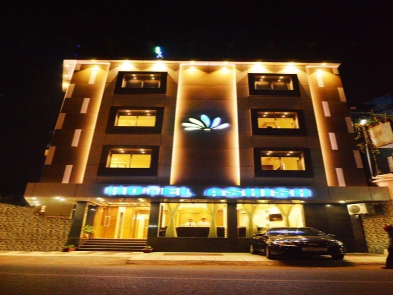 Hotel Ashish Ahmedabad Buitenkant foto