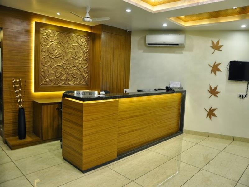 Hotel Ashish Ahmedabad Buitenkant foto