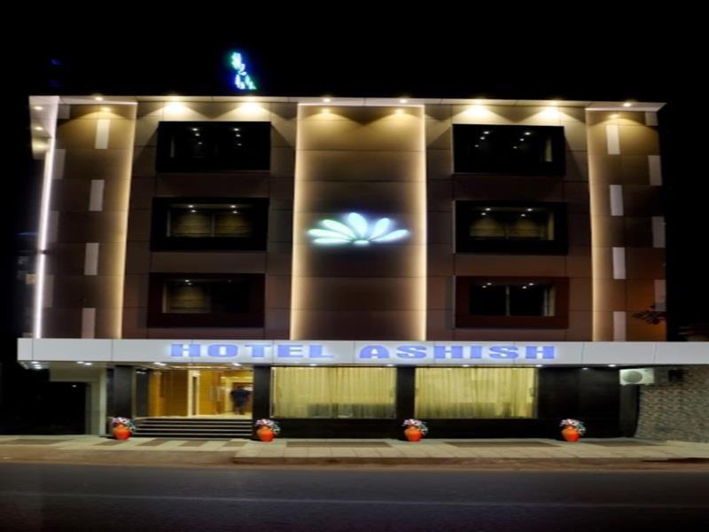 Hotel Ashish Ahmedabad Buitenkant foto