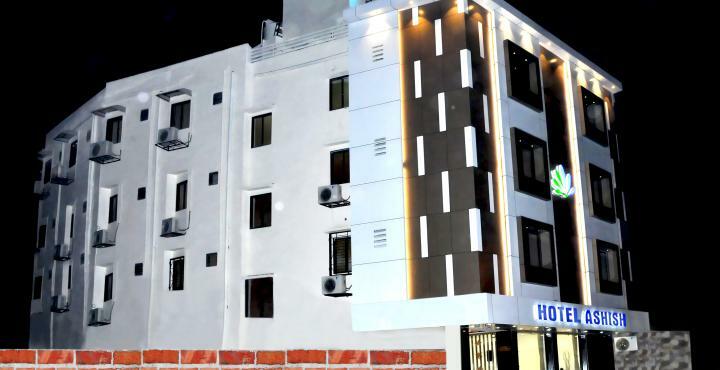 Hotel Ashish Ahmedabad Buitenkant foto